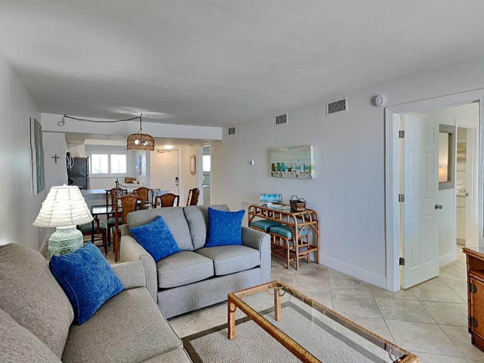 Day, Kitchen or kitchenette, Living room, Seating area, Dining area, furniture, air conditioner