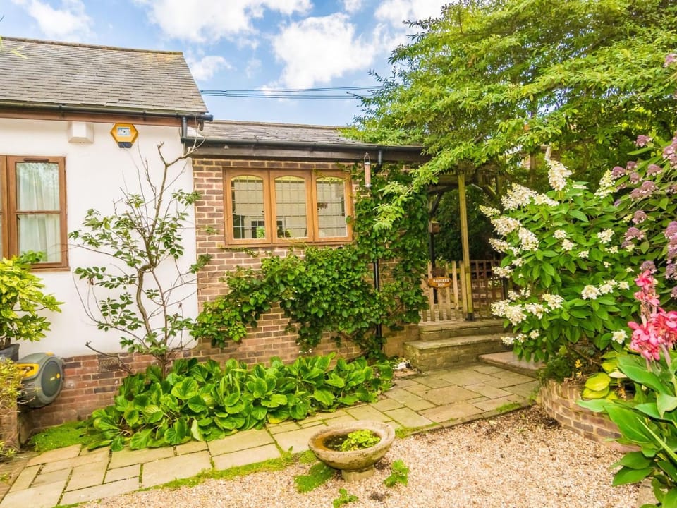 Holiday Home Anwesen mit Pool by Interhome House in Hastings