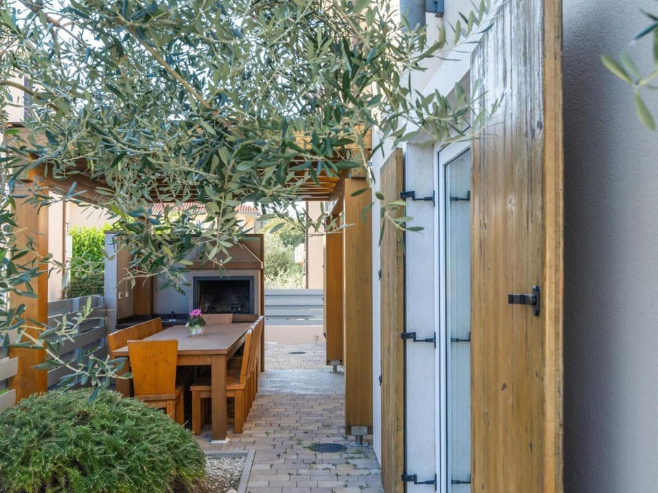 Holiday Home Villa Chiara mit 6 Schlafzimmern in Meeresnähe by Interhome House in Premantura