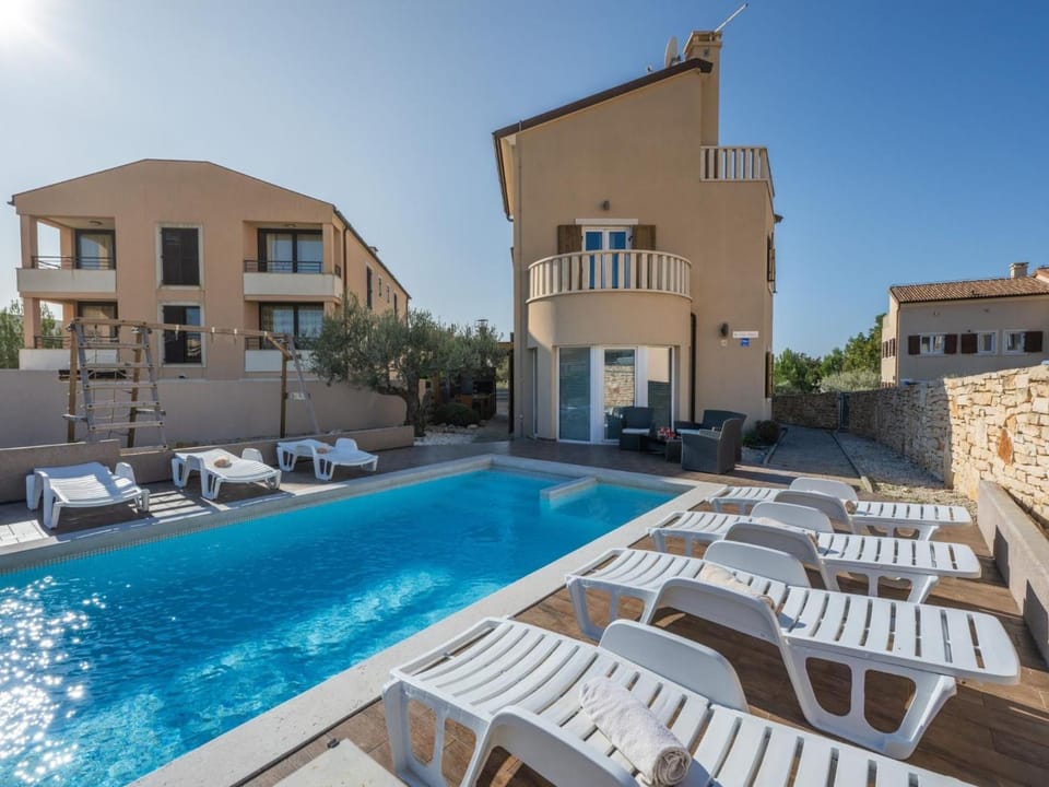Holiday Home Villa Chiara mit 6 Schlafzimmern in Meeresnähe by Interhome House in Premantura