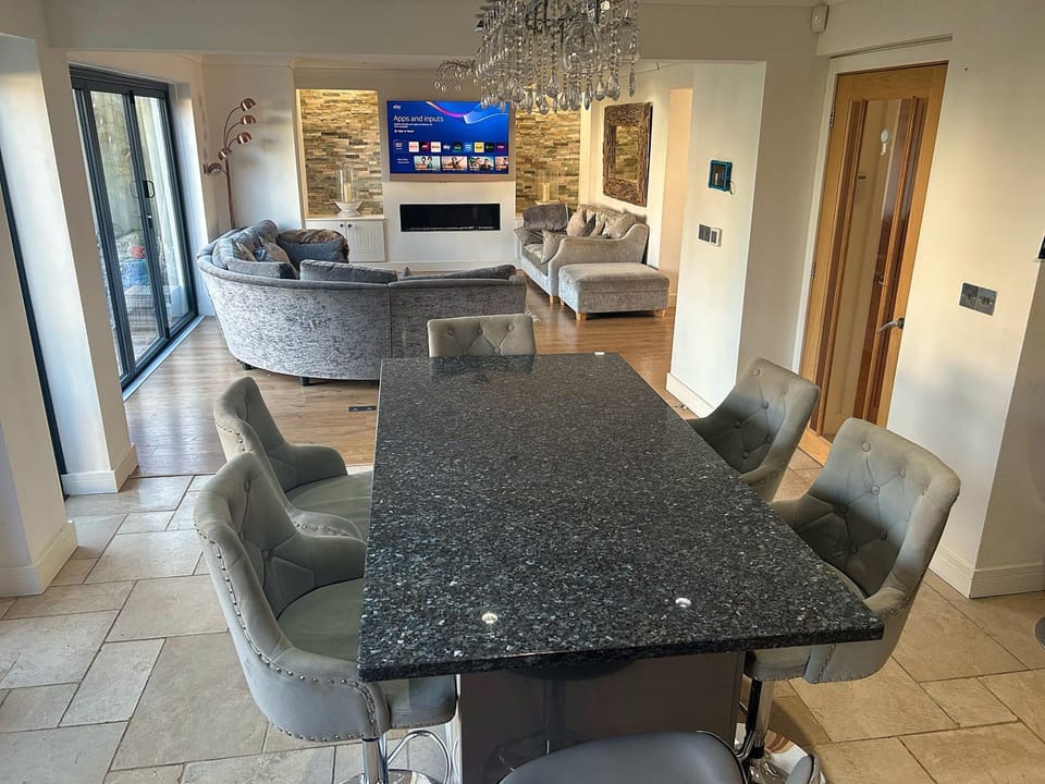 Luxury 5 Bedroom Group House near Cardiff Sleeps 13 with Sauna and a Games Lounge House in Wales