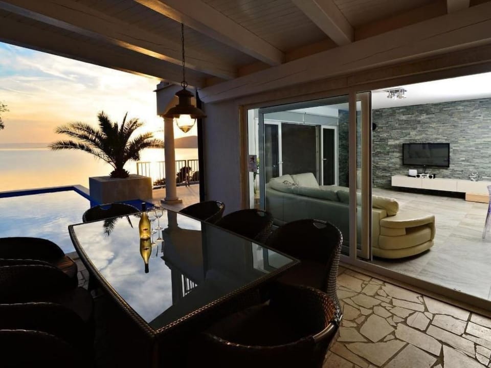 Holiday Home Ferienvilla Mar - Insel Krk - Direkt am Strand by Interhome House in Stara Baška