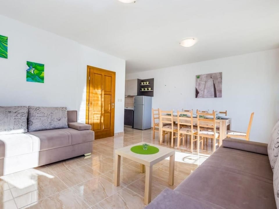 Holiday Home Haus in Dramalj mit gemeinschaftlichem Pool by Interhome House in Primorje-Gorski Kotar County