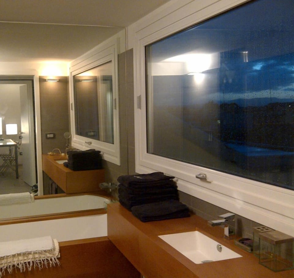 lux topfloor apt private patio great city view Apartment in Florence