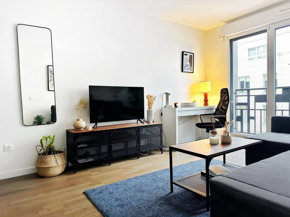 Communal lounge/ TV room, TV and multimedia, Living room