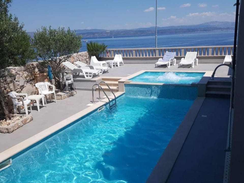 Apartment mit beheiztem Außenpool by Interhome Apartment in Split-Dalmatia County