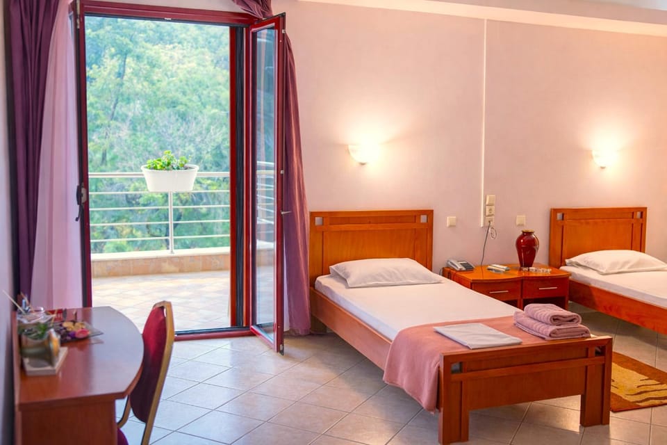Bed, View (from property/room), Balcony/Terrace, Bedroom, towels
