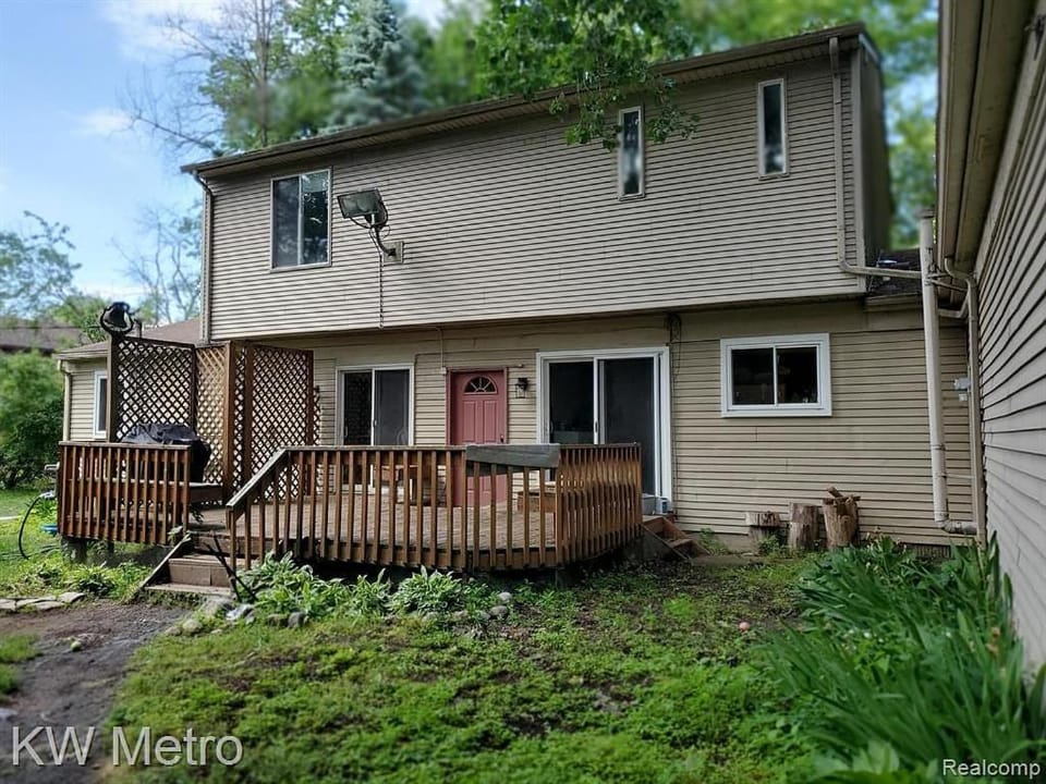 Exclusive 2B1B Prime Location House in Lake Erie