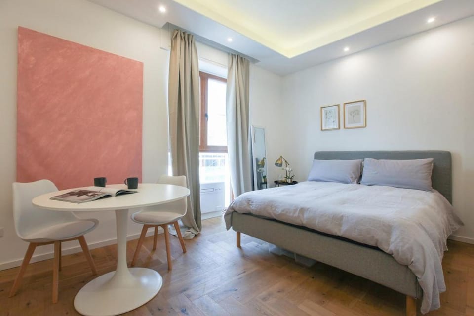 Bed, Living room, Photo of the whole room, Seating area, Bedroom