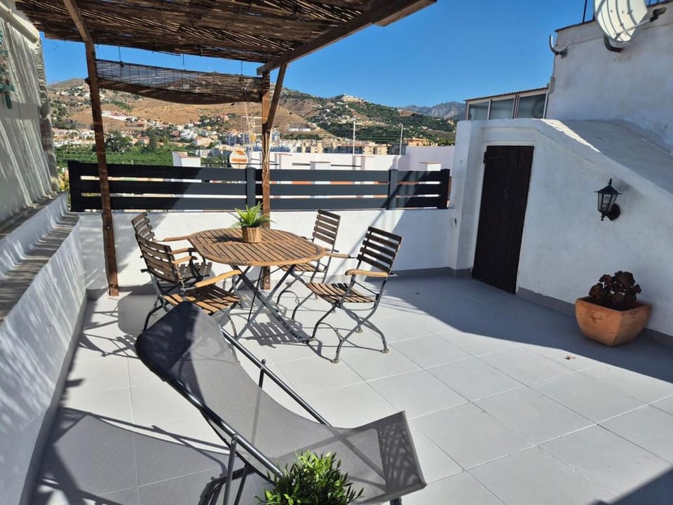Natural landscape, View (from property/room), Balcony/Terrace, Dining area, Mountain view