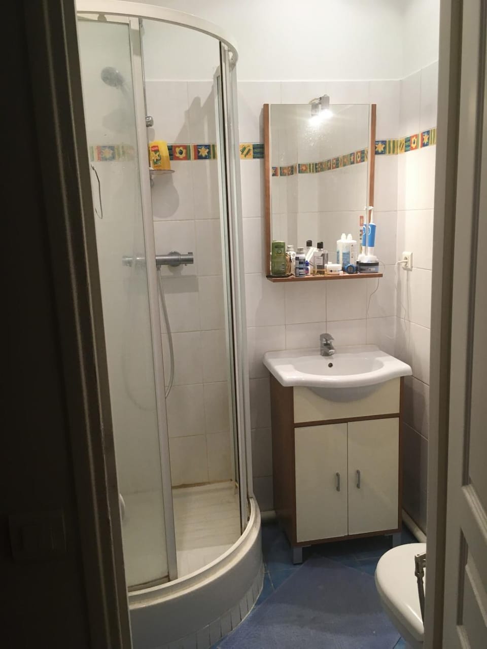 Chambre calme et claire dans grand appartement avec douche Apartment in Courbevoie