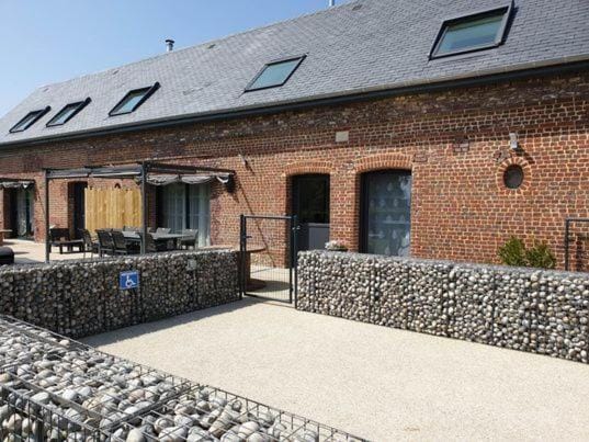 Property building, Patio, Parking