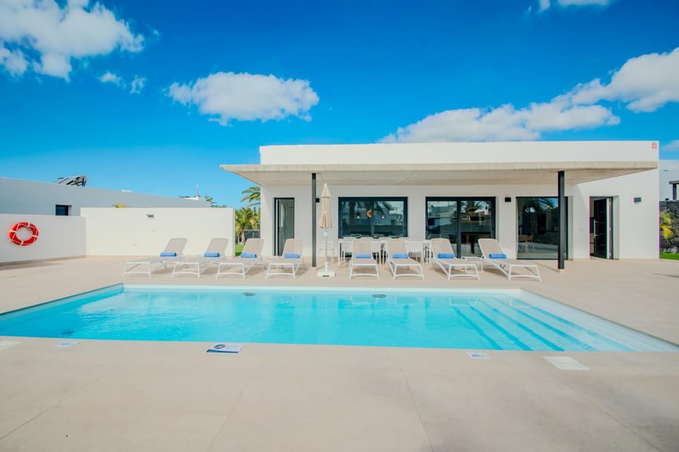 Shower, Facade/entrance, Garden, Minigolf, Swimming pool, Parking, heating, internet, sunbed, towels, air conditioner