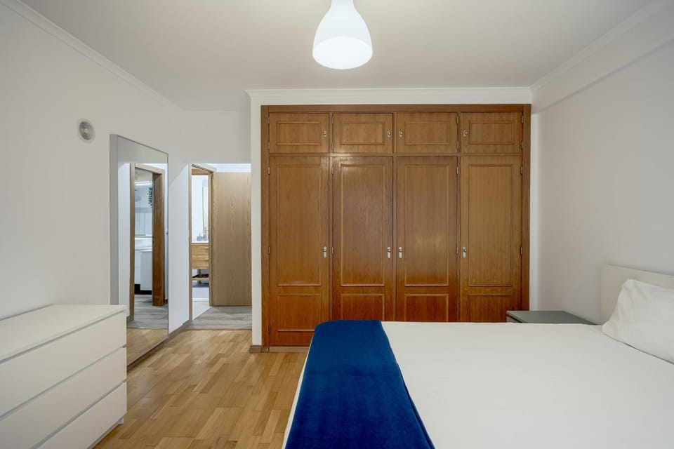 Carcavelos Bright & Modern Apartment by Homing Apartment in Carcavelos
