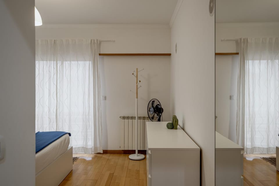 Carcavelos Bright & Modern Apartment by Homing Apartment in Carcavelos