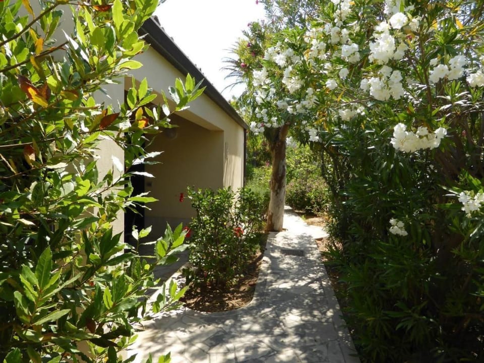 Holiday Home Schöner zentraler Bungalow direkt am Sandstrand by Interhome House in Marina di Modica