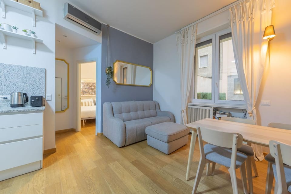 Bed, Kitchen or kitchenette, Living room, Seating area, Dining area