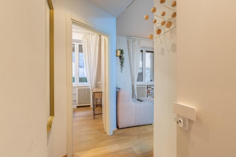Kitchen or kitchenette, internet
