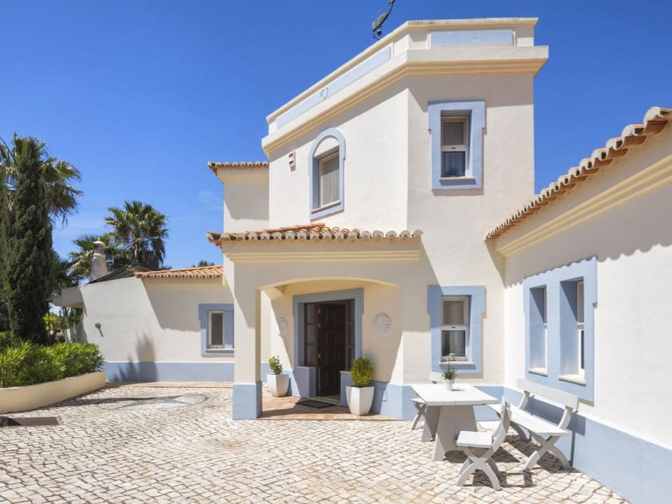 Holiday Home Luxuriöse Villa - Privater Pool und schöner Garten by Interhome House in Portimao
