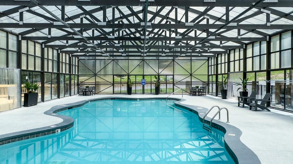 Spectacular View! Dollywood! Hot tub! Resort Pool! House in Sevier County