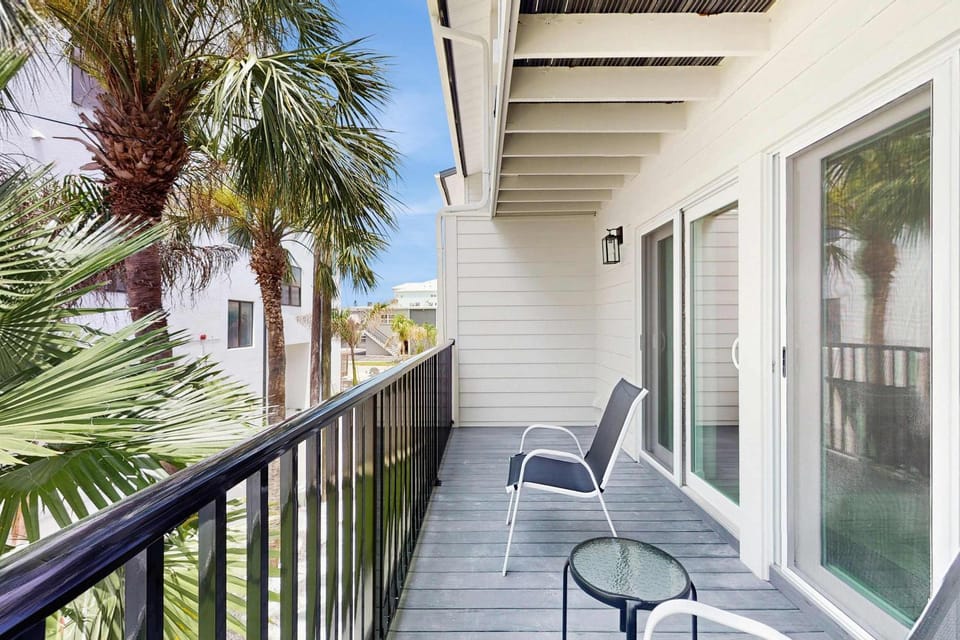 Island Vibes Grand House in Treasure Island