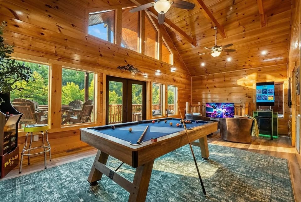Indoor Pool - Forest Views - Hot Tub - Arcade Room House in Pigeon Forge
