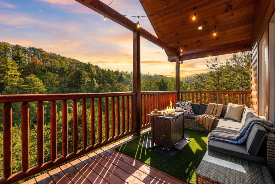 Indoor Pool - Forest Views - Hot Tub - Arcade Room House in Pigeon Forge