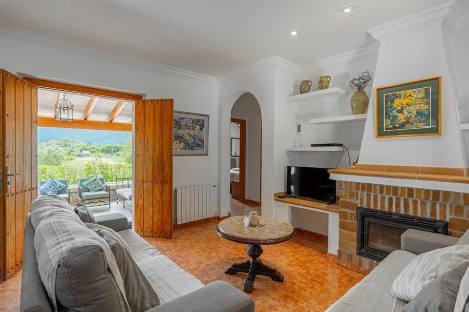 Can Joan Bibi Villa in Raiguer
