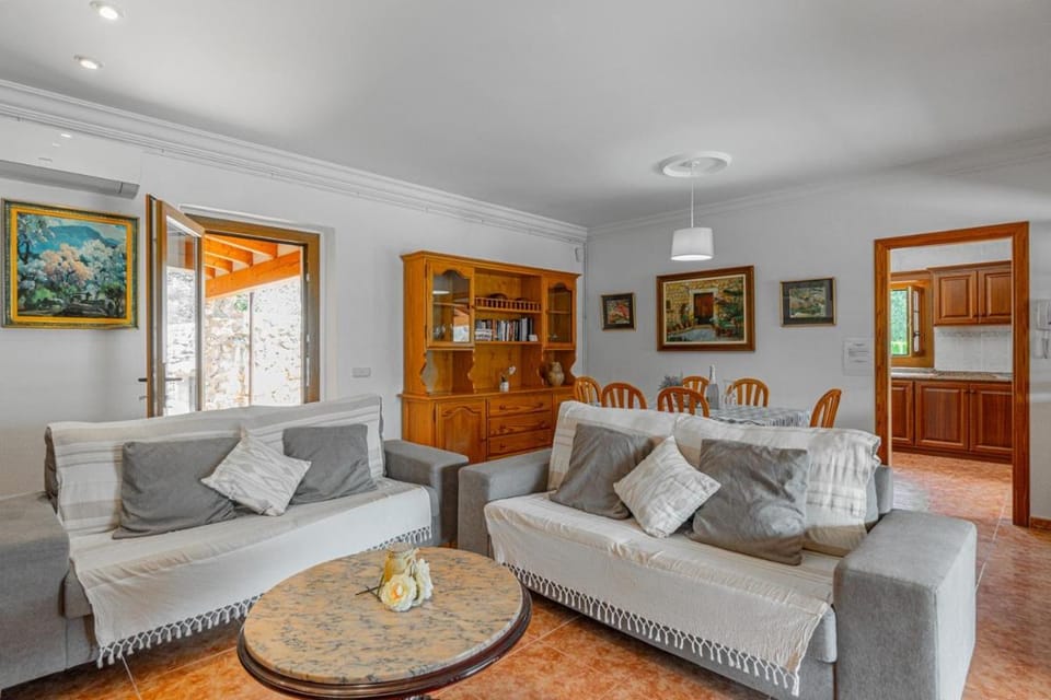 Can Joan Bibi Villa in Raiguer