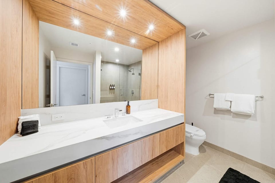 Miami Highline- Sauna Heated Pool Cabanas House in Miami