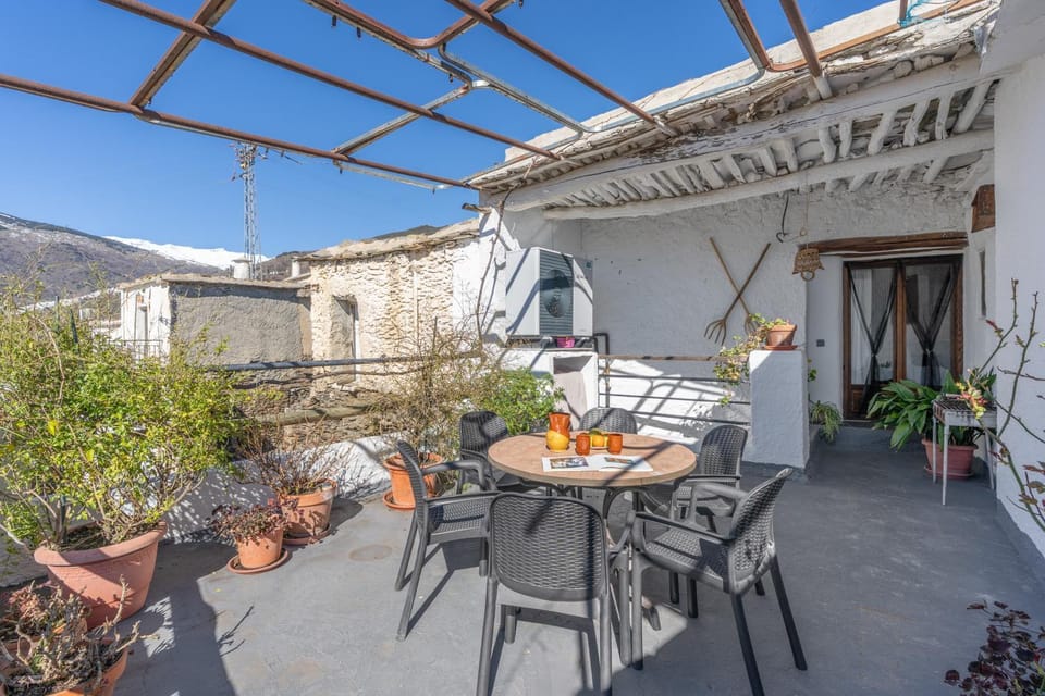 Property building, Balcony/Terrace, Living room