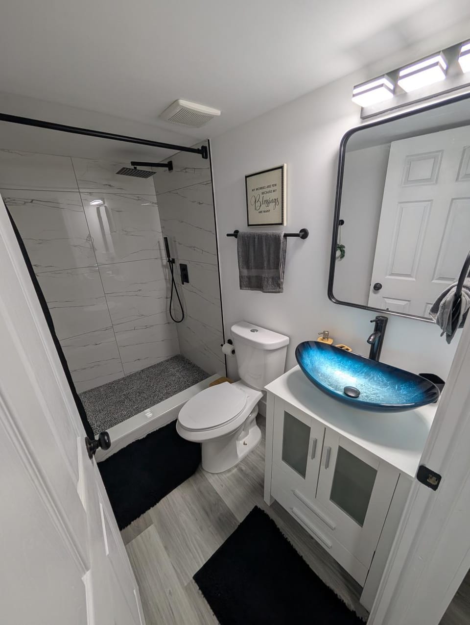 Toilet, Bathroom, towels