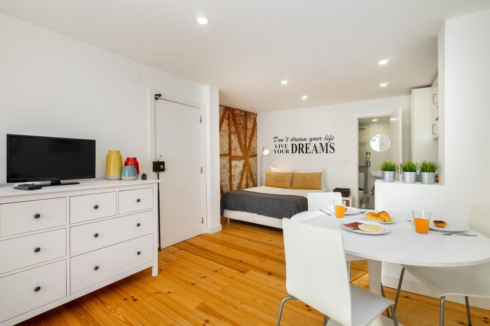TV and multimedia, Living room, Dining area