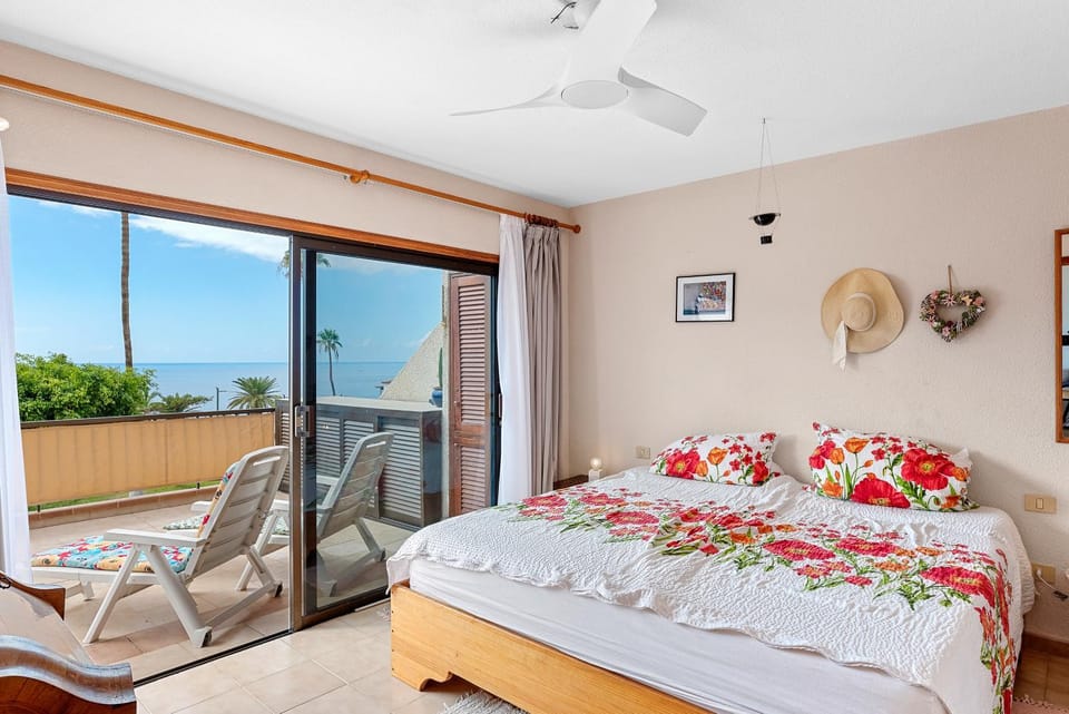 Bed, Natural landscape, View (from property/room), Balcony/Terrace, Photo of the whole room, Bedroom, Sea view