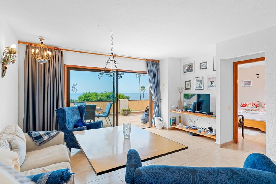 TV and multimedia, Living room, Seating area, Dining area, Sea view