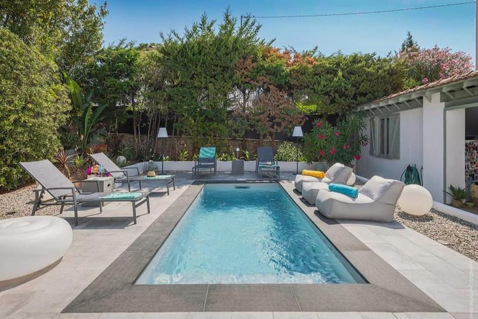 FRGK Luxury Private Villa 4 Bedrooms Pool Garden Parking Cannes Villa in Cannes