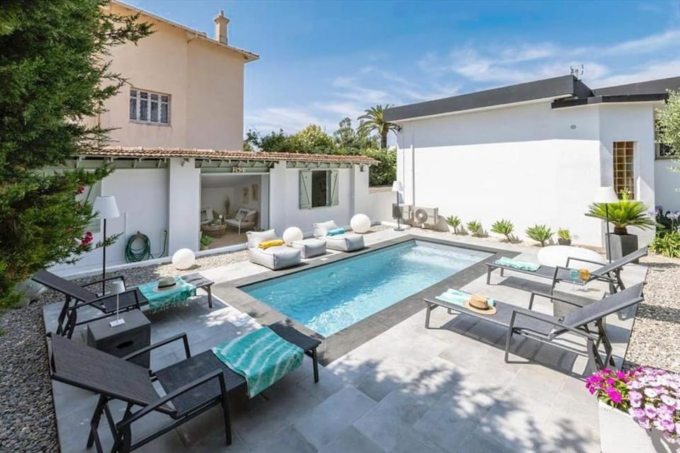 FRGK Luxury Private Villa 4 Bedrooms Pool Garden Parking Cannes Villa in Cannes
