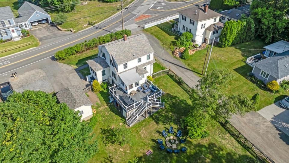 Main Squeeze Fenced in Backyard No Pet Fee House in Cape Neddick
