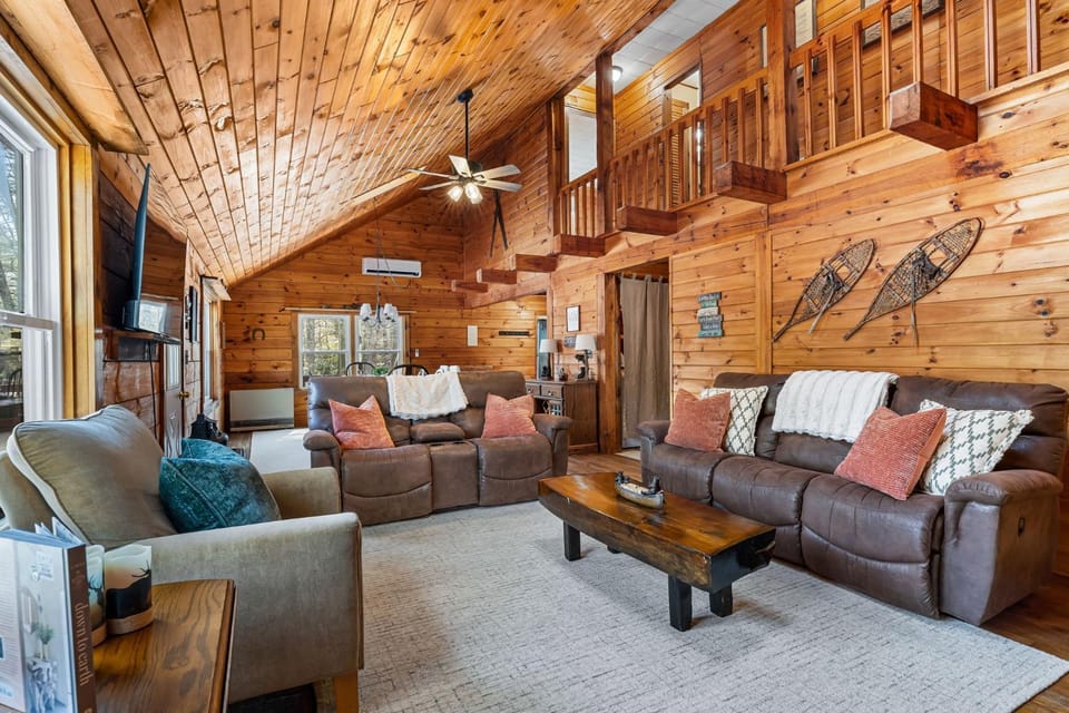 Locke Lake Oasis Dock Dogs Stay FREE House in Barnstead