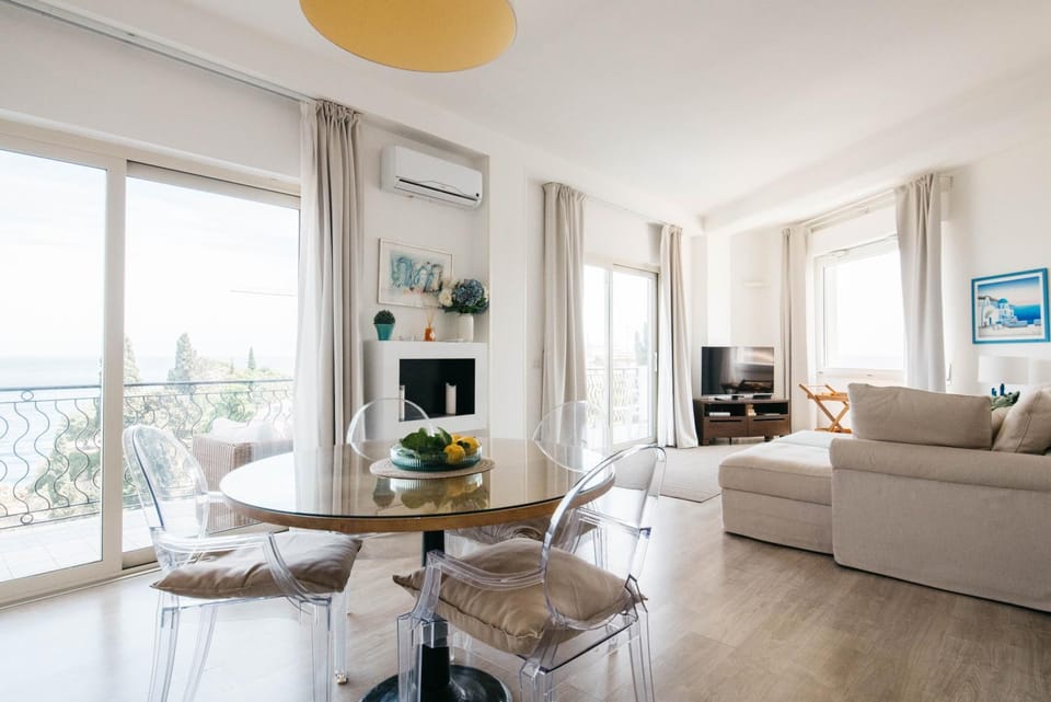 TV and multimedia, Living room, Seating area, Dining area