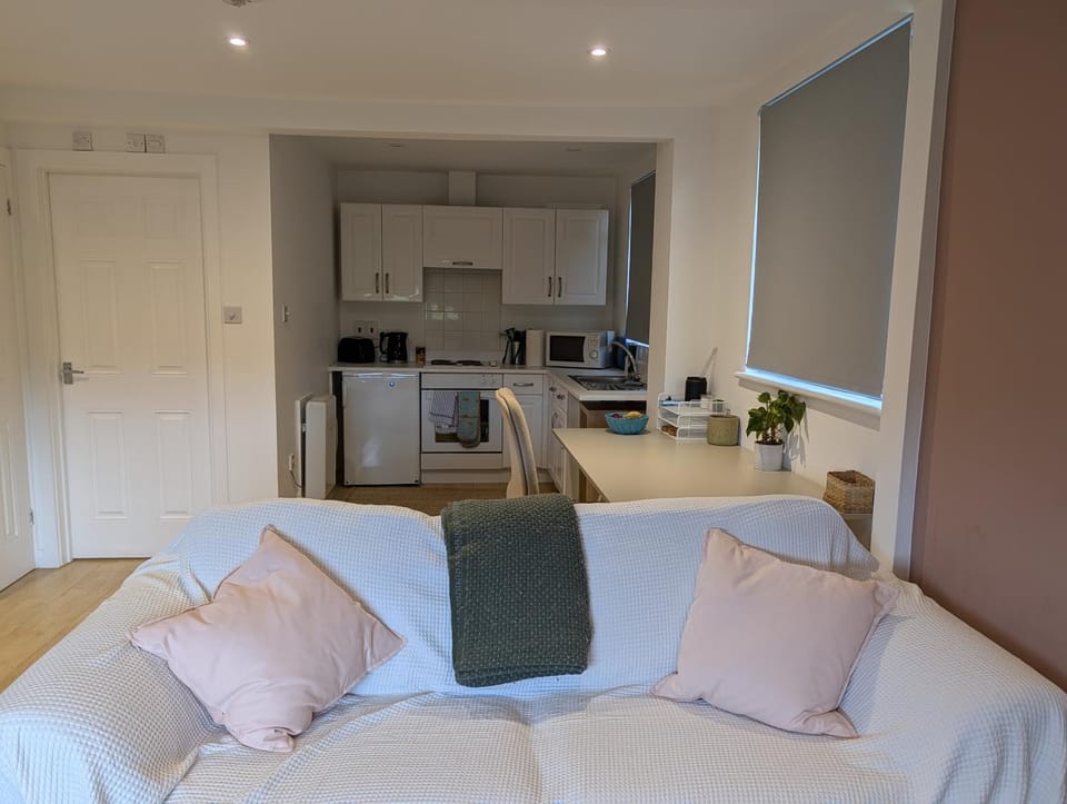Kitchen or kitchenette, Seating area