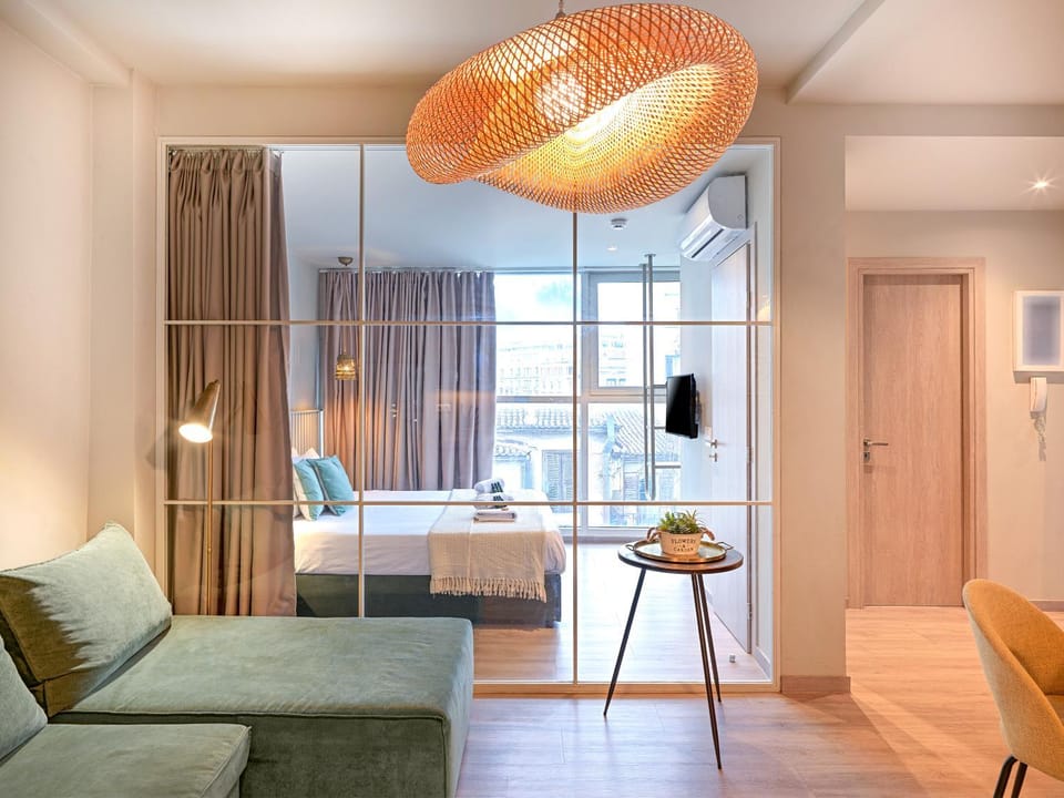 Bed, Living room, Photo of the whole room, Seating area, Bedroom