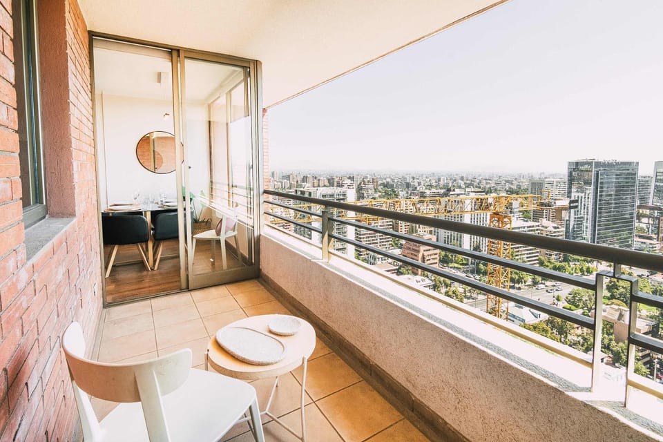 HOM I EscuelaMilitar I AA I Las Condes I 2D2B 4PAX Apartment in Providencia