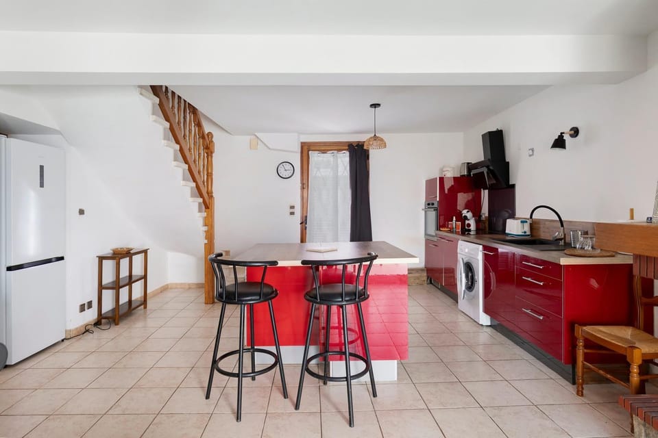 Property building, Kitchen or kitchenette, Living room