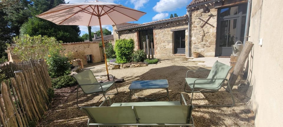 Aumônerie du Prieuré Bed and Breakfast in Pays de la Loire