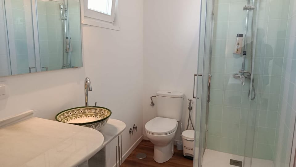 Toilet, Property building, Bathroom