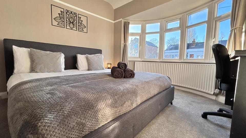 Bed, Photo of the whole room, Bedroom