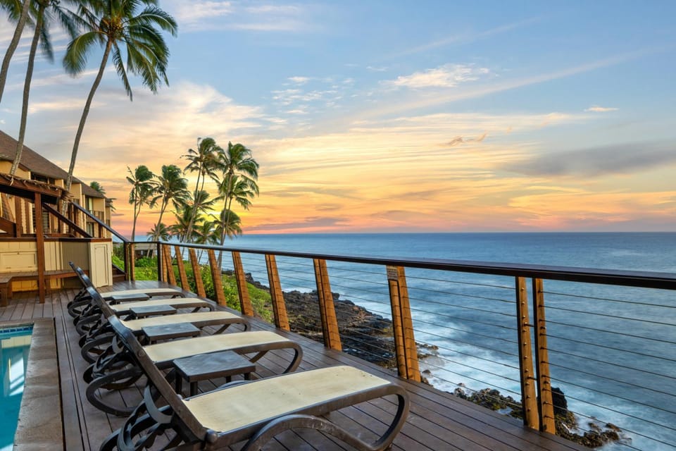Natural landscape, View (from property/room), Pool view, Sea view, Swimming pool, Sunset, sunbed