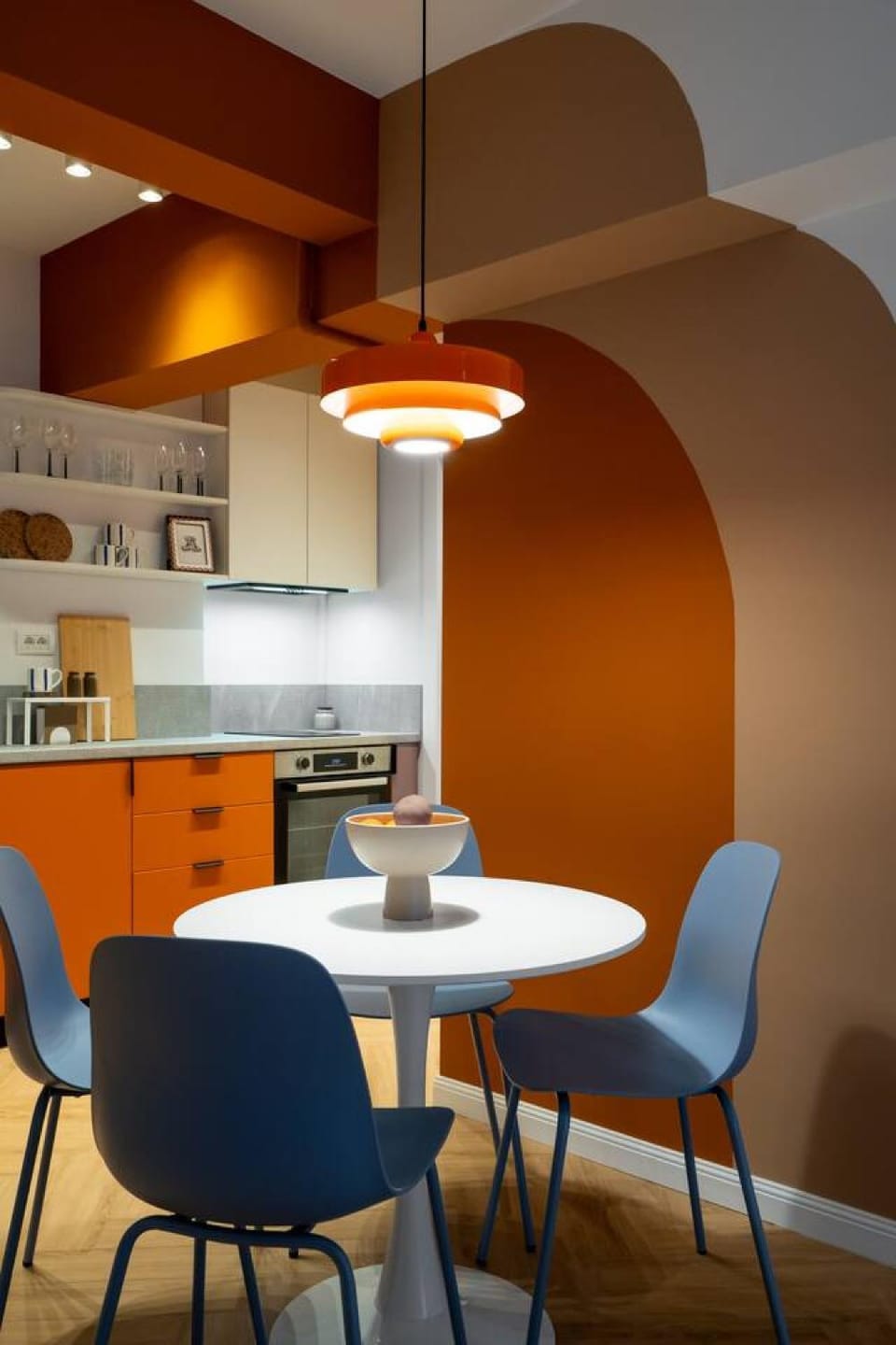 Kitchen or kitchenette, Dining area, oven