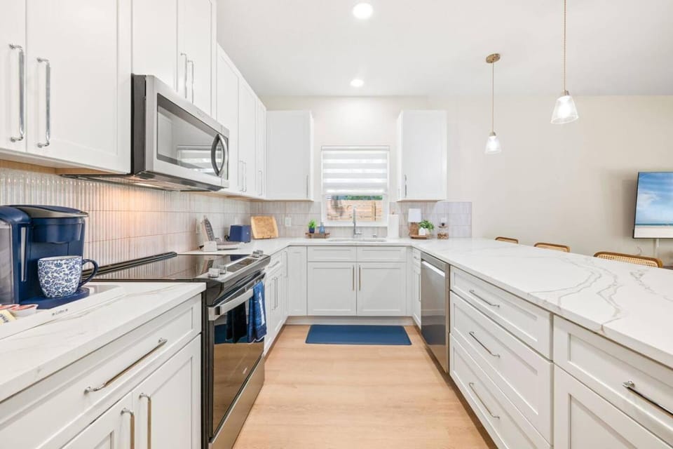 Coffee/tea facilities, Kitchen or kitchenette, dishwasher, oven, pet friendly, stove, toaster